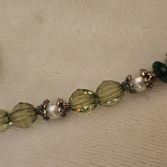Vtg Green Acrylic Beaded Necklace - Picture 4 of 7